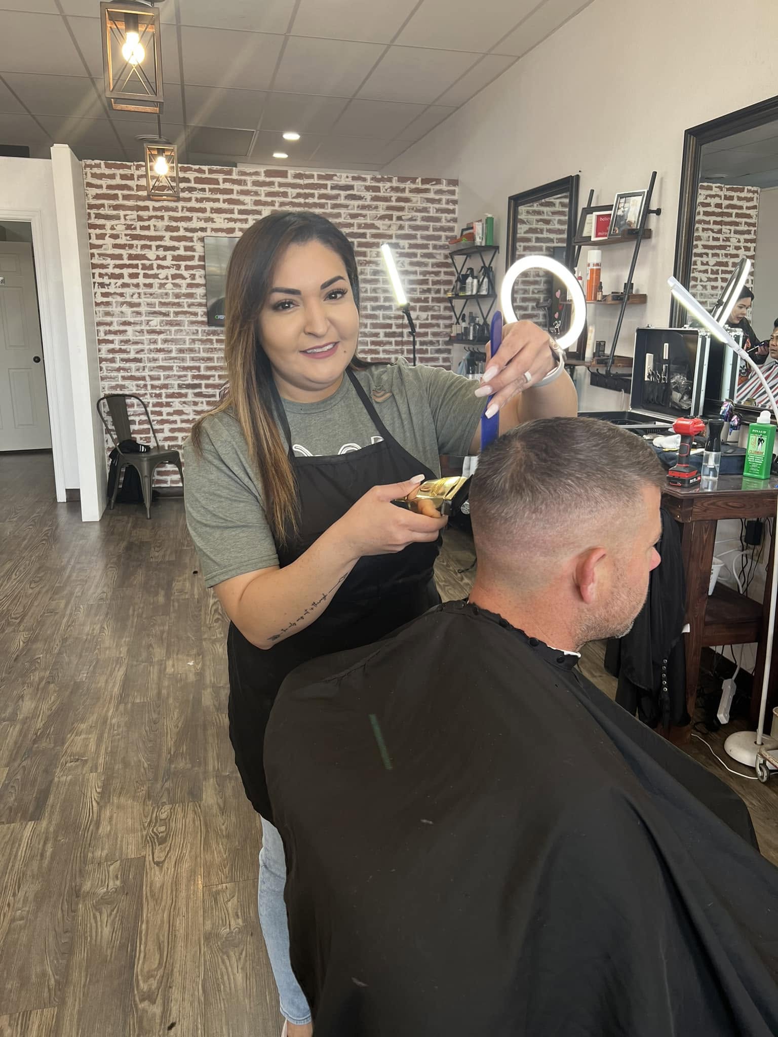 Jessica Rodriguez cutting a client's hair at The Mens Parlor
